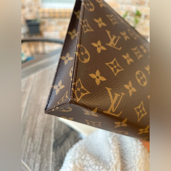 Toiletry 26 in Monogram - Picture 10 of 16